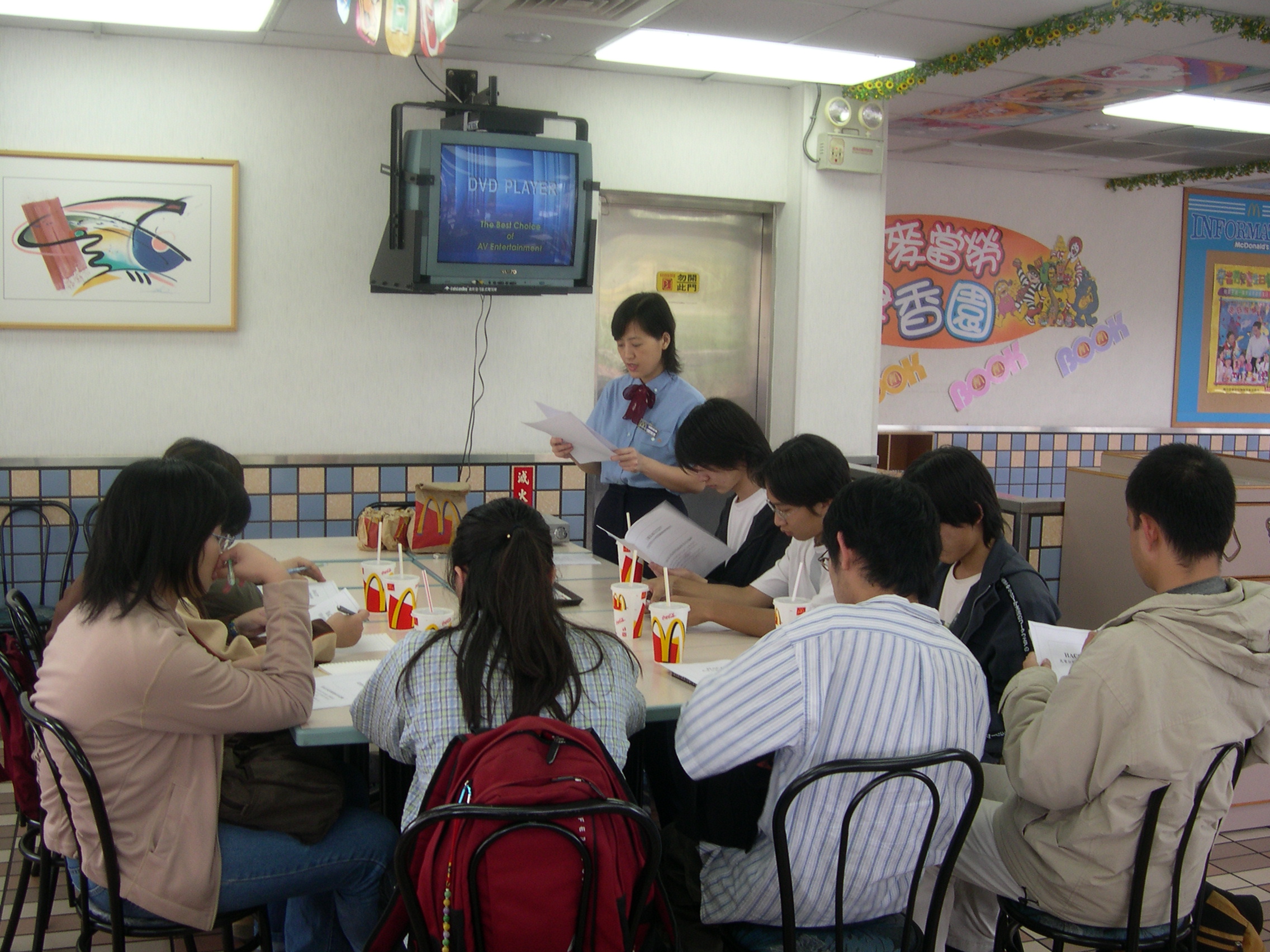   與麥當勞主管座談 