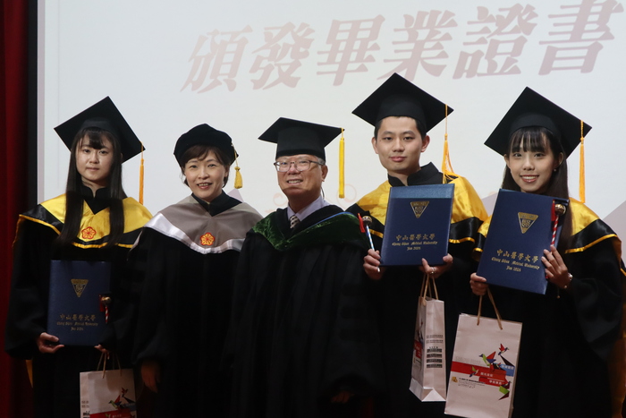 112學年度健產系畢業典禮圖片