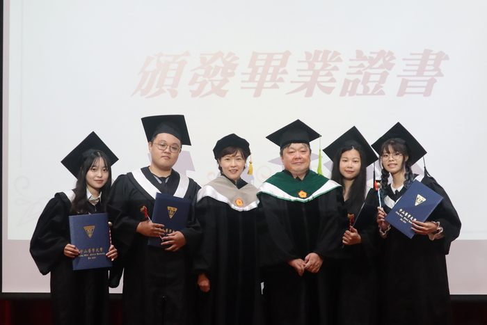 112學年度健產系畢業典禮圖片