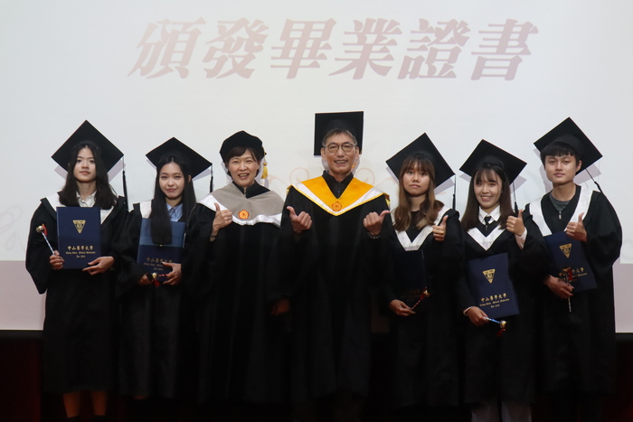 112學年度健產系畢業典禮圖片