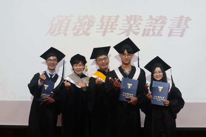 112學年度健產系畢業典禮圖片