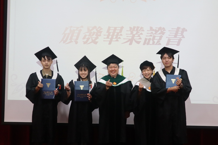 112學年度健產系畢業典禮圖片